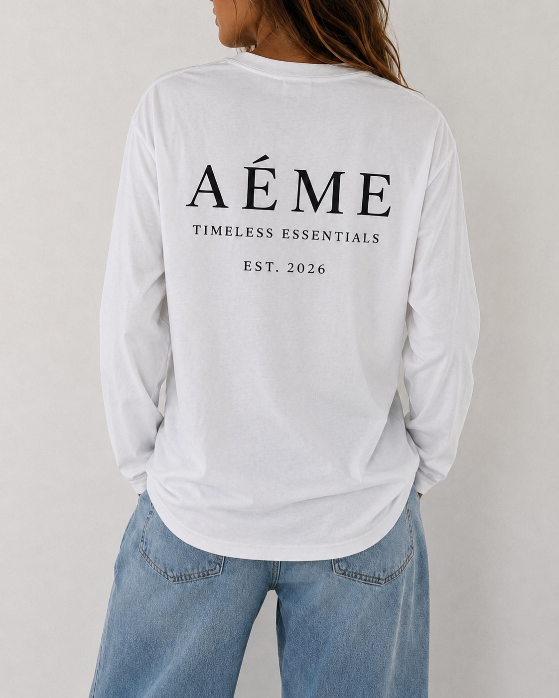 The White Essential Longsleeve